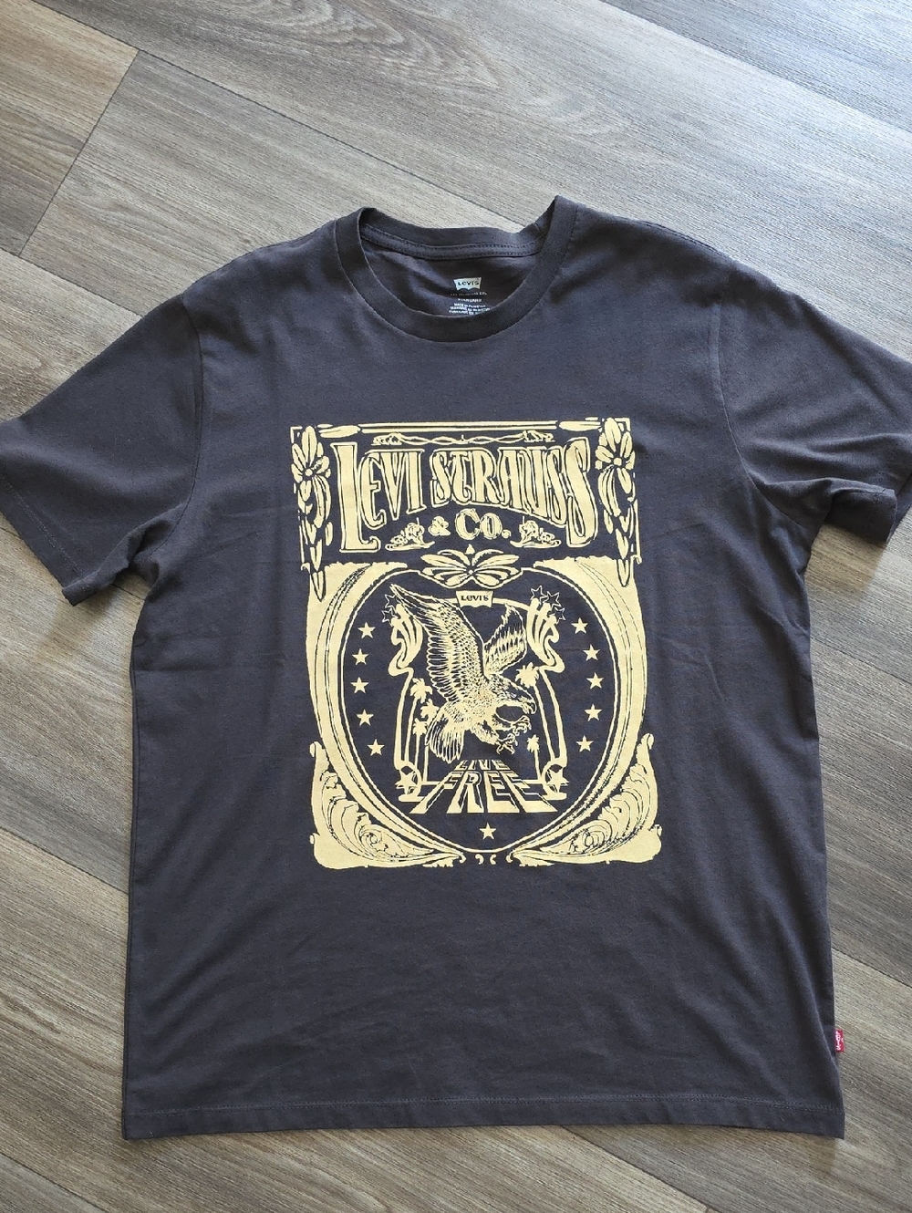 Levi's Gray Short-Sleeve Tee with Cream Eagle Graphic